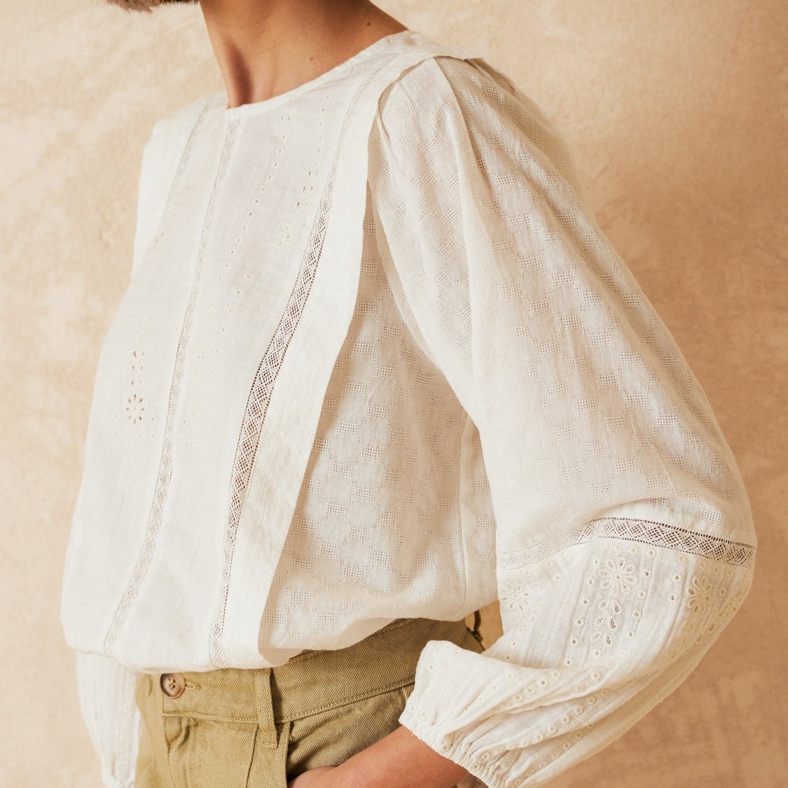 Indi and Cold White Balloon Blouse