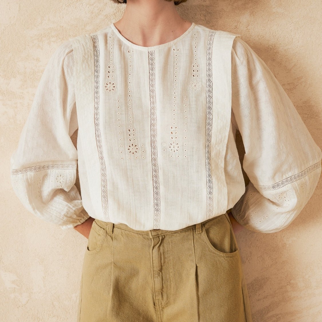 Indi and Cold White Balloon Blouse