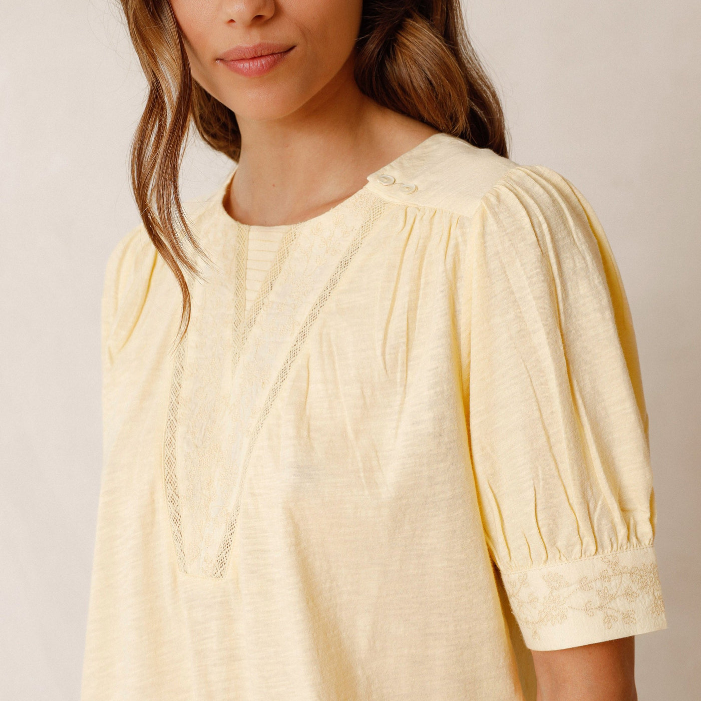 Indi and Cold Embroidered T Shirt Vanilla